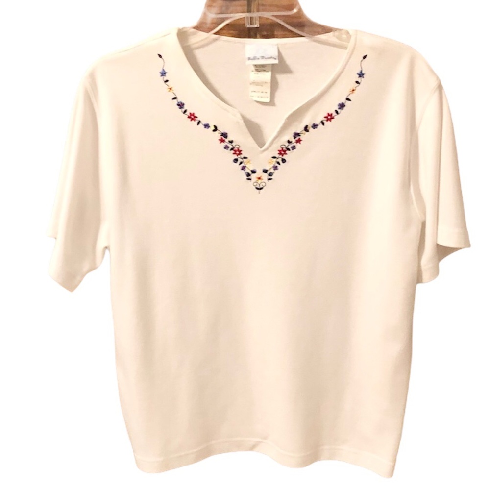 Bobby Brooks vintage white embroidered flowers neckline shortsleeved top size L
